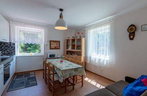 Gallizien Apartment | Nice apartment for 6 guests with WIFI, TV, patio, pets allowed and panoramic view