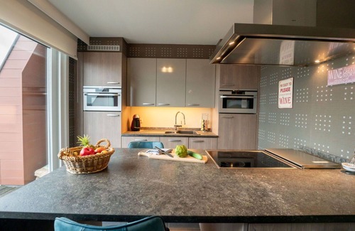 Bredene Apartment | Nice apartment for 6 guests with WIFI, TV, terrace and parking