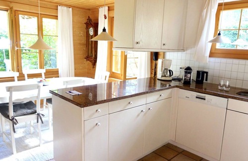 Lauenen Apartment | Nice apartment for 6 people with WIFI and pets allowed