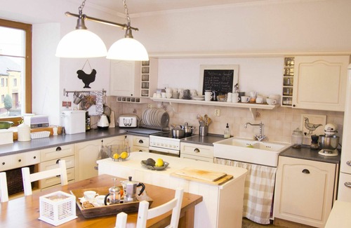 Lukavice Apartment | Nice apartment for 6 people with pool, WIFI, TV, patio and parking