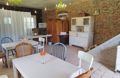 Lukavice Apartment | Nice apartment for 6 people with pool, WIFI, TV, patio and parking