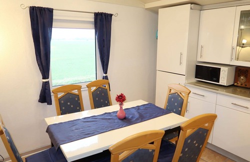 Neuenkirchen Apartment | Nice apartment for 7 people with WIFI, TV, pets allowed and parking