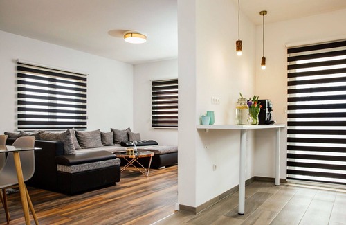 Donji Prolozac Apartment | Nice apartment for 8 people with hot tub, A/C, private pool, WIFI, TV, terrace and panoramic view