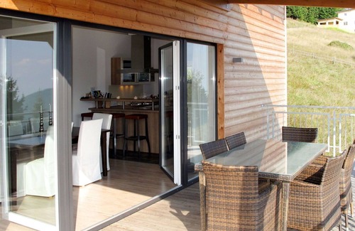 Sankt Urban Apartment | Nice apartment for 6 people with WIFI, TV, balcony, pets allowed and parking