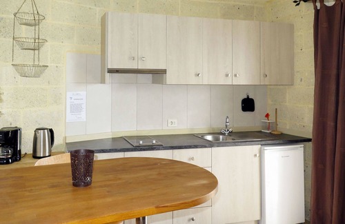 Las Cuevecitas Apartment | Nice apartment for 2 guests with WIFI, pool, TV, terrace and parking