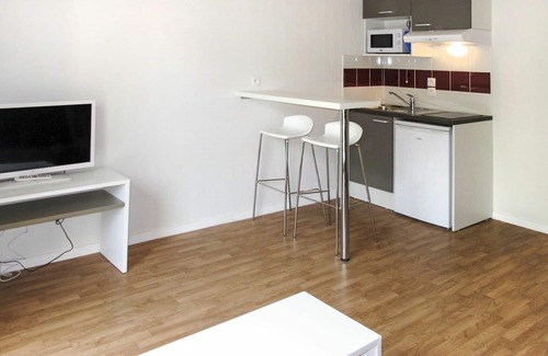 Auberville Apartment | Nice apartment for 2 guests with WIFI, TV, terrace, pets allowed and parking