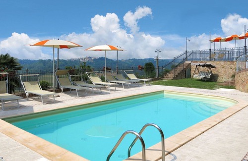 Cossombrato Apartment | Nice apartment for 4 people with WIFI, A/C, pool, TV, patio and pets allowed