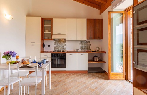 Gera Lario Apartment | Nice apartment for 4 people with WIFI, balcony, pets allowed, panoramic view and parking
