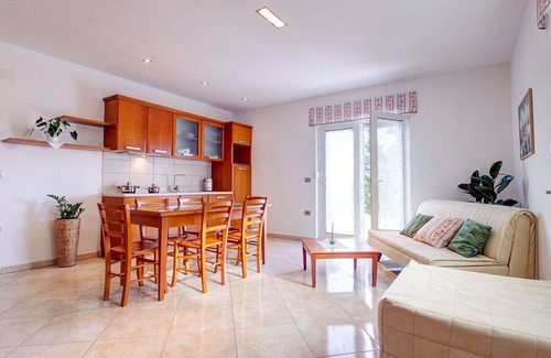 Brda Apartment | Nice apartment for 5 guests with pool, A/C, WIFI, TV, patio and panoramic view