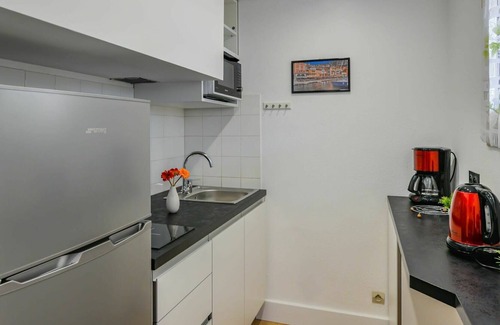 Villeneuve-Loubet Apartment | Nice apartment for 2 people with WIFI, A/C, TV, terrace and parking