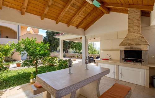 Garica Apartment | Nice Apartment In Garica With Wifi