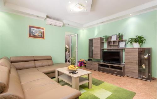 Garica Apartment | Nice Apartment In Garica With Wifi
