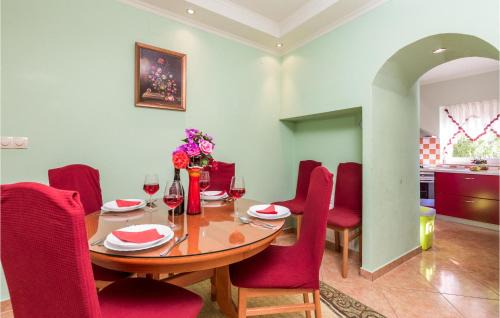 Garica Apartment | Nice Apartment In Garica With Wifi