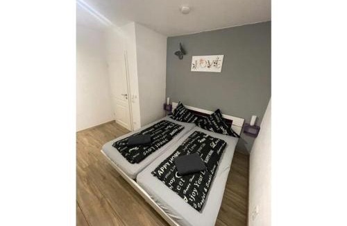 Himmelkron Apartment | Nice apartment in Himmelkron