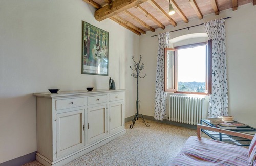 Lamporecchio Villa | Nice apartment in villa for 18 guests with WIFI, private pool, TV, balcony, pets allowed and par.