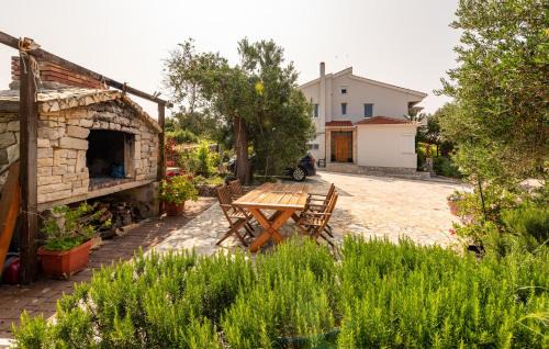 Jakisnica Apartment | Nice Apartment In Jakisnica With Wifi