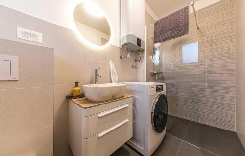 Kastel Novi Apartment | Nice Apartment In Kastel Novi With Wifi