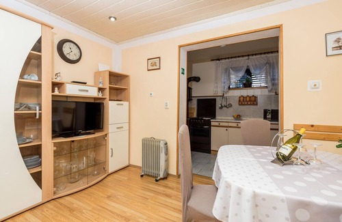 Sveti Juraj Apartment | Nice apartment in Sveti Juraj with WiFi