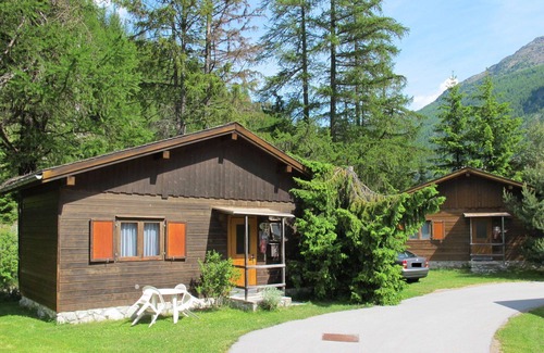 Saas-Balen House | Nice apartment in villa for 4 people with WIFI, TV, patio and pets allowed