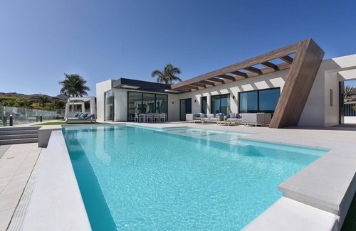 Salobre Villa | Nice apartment in villa with private pool, A/C, WIFI, TV, terrace, pets allowed and parking
