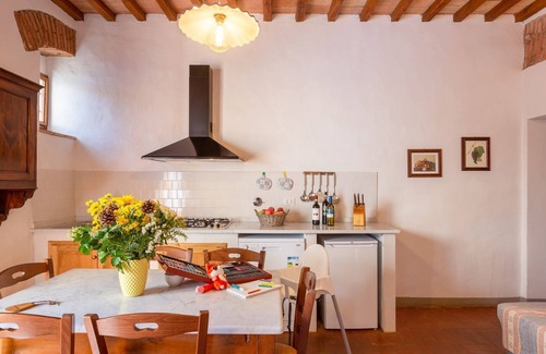 Mercatale Val di Pesa Villa | Nice apartment in villa with pool, WIFI, TV, patio and parking, close to Greve In Chianti