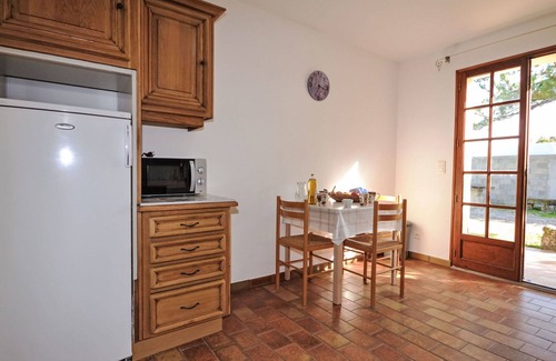 Velleron House | Nice apartment in villa for 4 guests with pool, WIFI, TV, terrace and parking