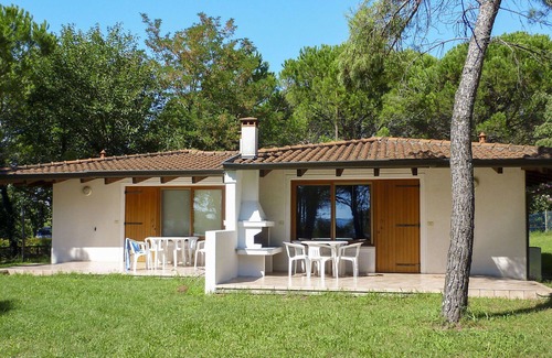 Grado House | Nice apartment in villa for 6 guests with pool, WIFI, terrace, pets allowed and parking