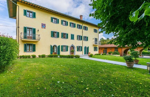 Fucecchio Villa | Nice apartment in villa for 10 guests with private pool, A/C, hot tub, WIFI, TV and pets allowed