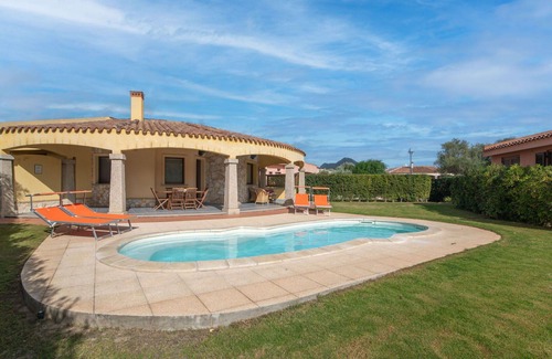 Muravera House | Nice apartment in villa for 6 people with WIFI, private pool, A/C, TV, terrace and parking