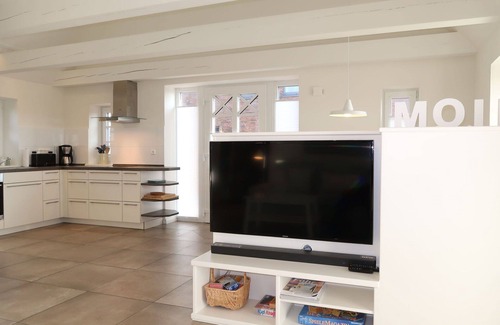 Dagebuell House | Nice apartment in villa with hot tub, WIFI, TV, terrace, pets allowed, panoramic view and parking