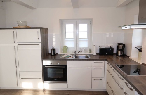 Dagebuell House | Nice apartment in villa with hot tub, WIFI, TV, terrace, pets allowed, panoramic view and parking