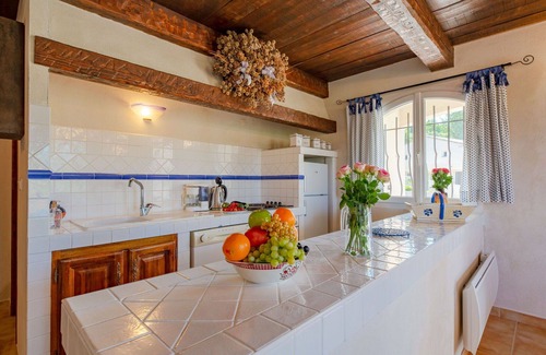Bauduen Villa | Nice apartment in villa for 6 guests with WIFI, TV, terrace, pets allowed and panoramic view