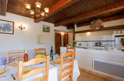 Bauduen Villa | Nice apartment in villa for 6 guests with WIFI, TV, terrace, pets allowed and panoramic view