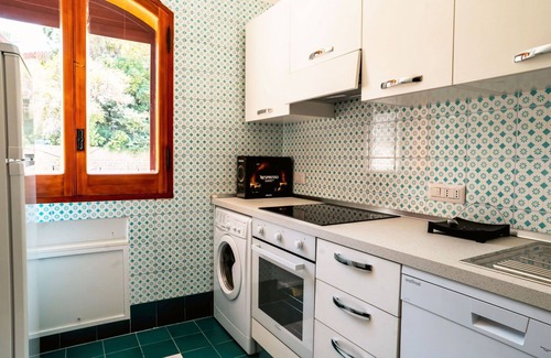 Caronia House | Nice apartment in villa for 5 people with WIFI, TV, balcony, pets allowed and parking