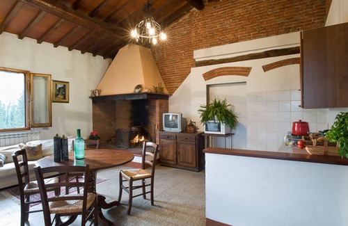 Cicogna House | Nice apartment in villa for 4 people with WIFI, pool, patio, pets allowed and parking