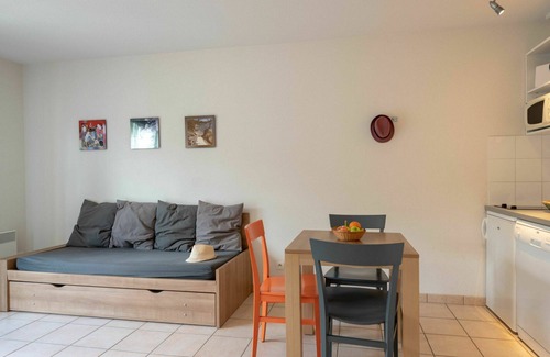 Saumur House | Nice apartment in villa for 3 guests with internet, pool, TV, terrace, pets allowed and parking