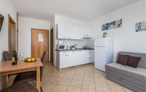 Volosko Apartment | Nice Apartment In Volosko With Kitchen