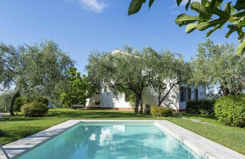 Monade Santa Lucia Villa | Nice apartment in villa with A/C, WIFI, pool, TV, patio, pets allowed, panoramic view and parking