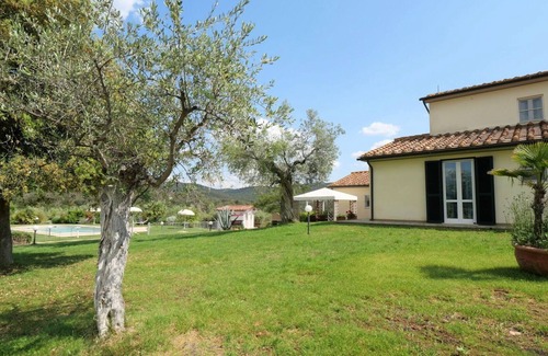 Massa Marittima Villa | Nice apartment in villa for 6 people with pool, WIFI, TV, terrace, pets allowed and parking