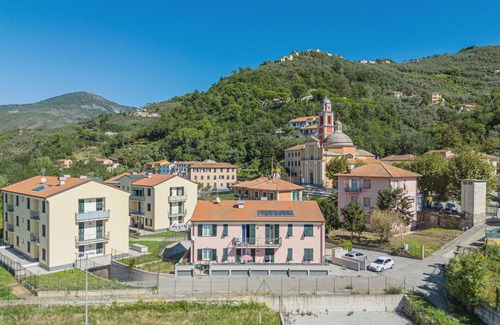 Sestri Levante Apartment | Nice apartment for 5 people with WIFI, A/C, TV, patio, pets allowed and parking