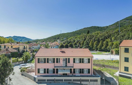 Sestri Levante Apartment | Nice apartment for 5 people with WIFI, A/C, TV, patio, pets allowed and parking