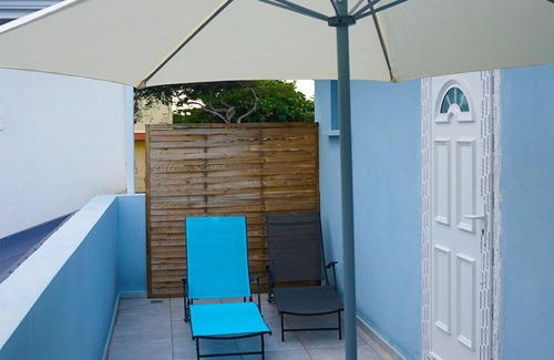 Le Moule Apartment | Nice apartment with small sea view, in Le Moule