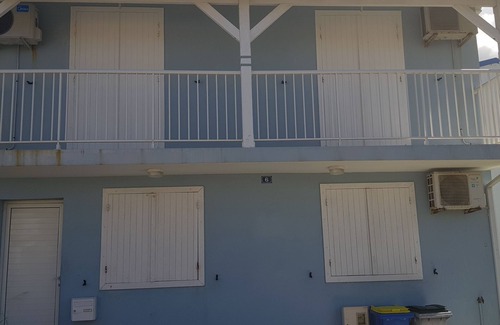 Le Moule Apartment | Nice apartment with small sea view, in Le Moule