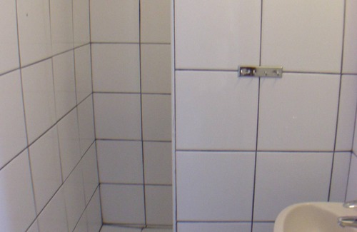 L'Escala Hotel | Nice bright apartment, quiet, large garden, 5 minutes to the sea, internet, satellite, tv