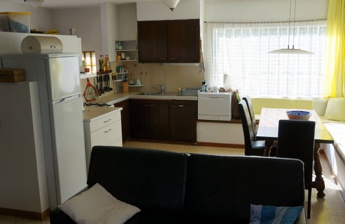 L'Escala Hotel | Nice bright apartment, quiet, large garden, 5 minutes to the sea, internet, satellite, tv
