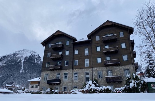Krimml Apartment | Nice bright apartment in Krimml village, free WiFi, TV, 4 beds, fitted kitchen