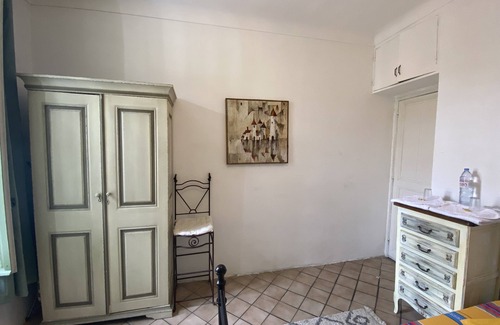 Vernier House | Nice Center Room