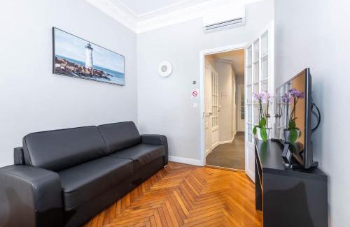 Carabacel Apartment | Nice Central Art Deco Flat 45 m²