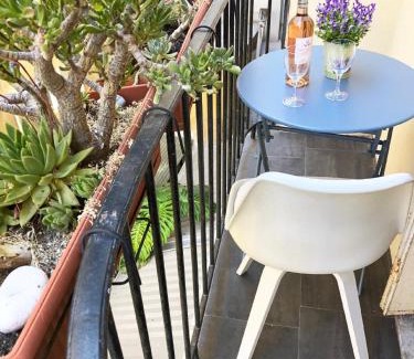 Carabacel Apartment | Nice Central Art Deco Flat 45 m²