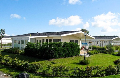 Breskens Ski Chalet | Nice chalet with beach at 600 m.